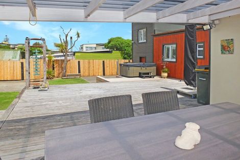 Photo of property in 35 Nash Parade, Foxton Beach, Foxton, 4815