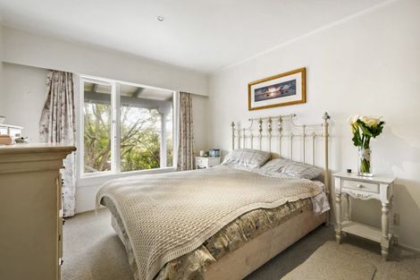 Photo of property in 2/52 Saddleback Rise, Murrays Bay, Auckland, 0630