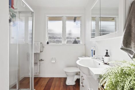 Photo of property in 36 Sutherland Road, Point Chevalier, Auckland, 1025