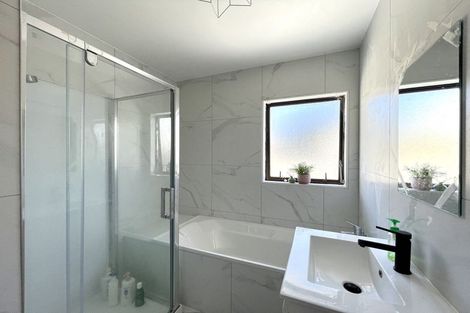 Photo of property in 3 Carl Place, Unsworth Heights, Auckland, 0632