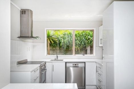 Photo of property in 2/98 Mountbatten Avenue, Hillcrest, Auckland, 0627