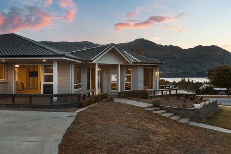 Photo of property in 2 Island View Place, Wanaka, 9305