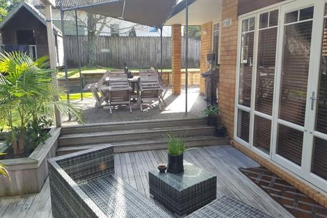 Photo of property in 10 Piper Place, Goodwood Heights, Auckland, 2105