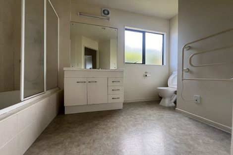 Photo of property in 2/11 Woodall Place, Totara Vale, Auckland, 0627