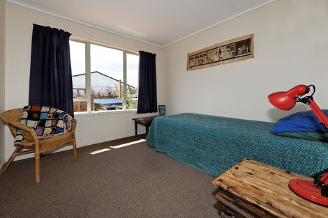 Photo of property in 16 Woodglen Road, Glen Eden, Auckland, 0602