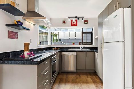 Photo of property in 2/40 Beaudine Avenue, Glenfield, Auckland, 0629