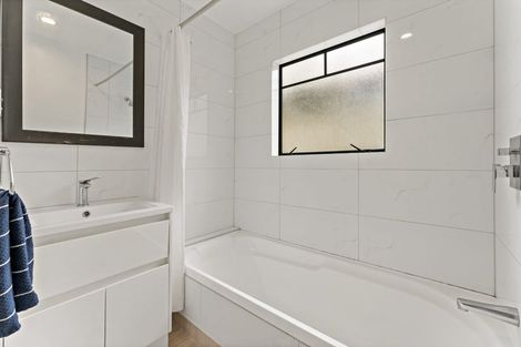 Photo of property in 41c Titirangi Road, New Lynn, Auckland, 0600