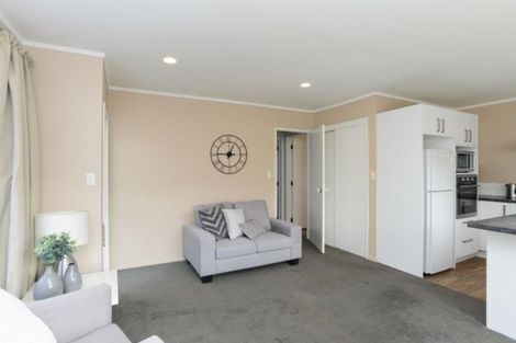 Photo of property in 2/1400 Woodstock Avenue, Mayfair, Hastings, 4122