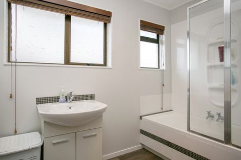 Photo of property in 2 Battersea Place, Richmond Heights, Taupo, 3330