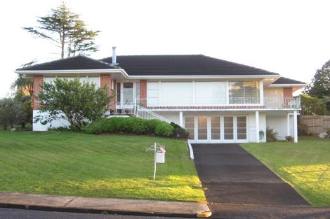 Photo of property in 23 Lynmore Drive, Hillpark, Auckland, 2102