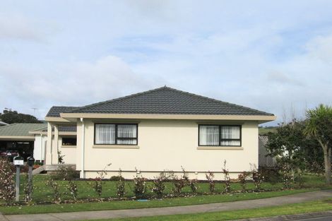 Photo of property in 2/3 Cabeleigh Drive, Helensville, 0800