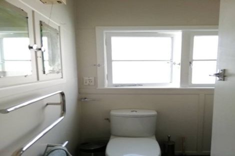 Photo of property in 22 Dallinghoe Crescent, Milford, Auckland, 0620