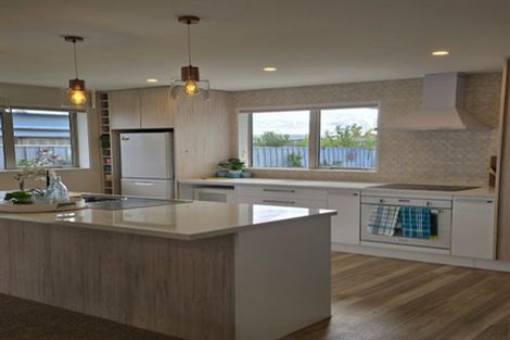 Photo of property in 6 Burke Lane, Amberley, 7410