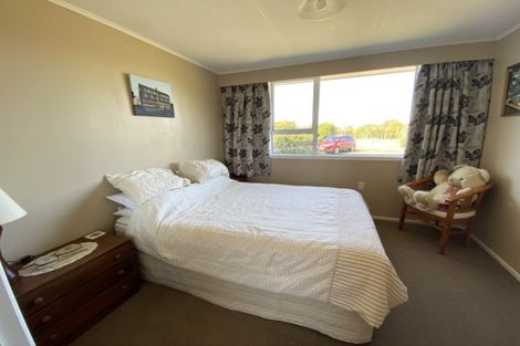 Photo of property in 21 Castle Street, Eltham, 4322