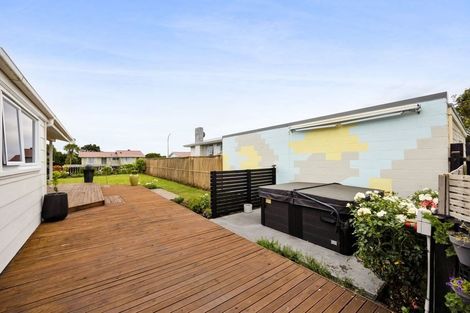 Photo of property in 8 Hughson Place, Opunake, 4616