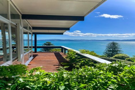 Photo of property in 11 Richmond Road, Mahina Bay, Lower Hutt, 5013