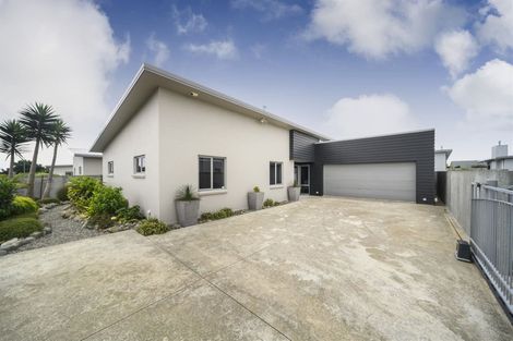 Photo of property in 25 Rosalie Terrace, Kelvin Grove, Palmerston North, 4414