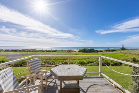 Photo of property in 70 Pourerere Road, Pourerere, Omakere, 4271