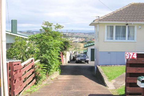 Photo of property in 1/974 East Coast Road, Northcross, Auckland, 0632