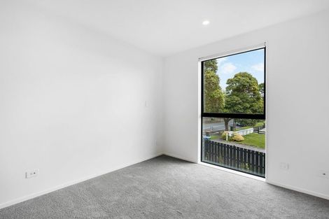 Photo of property in 1/2 Windermere Crescent, Blockhouse Bay, Auckland, 0600