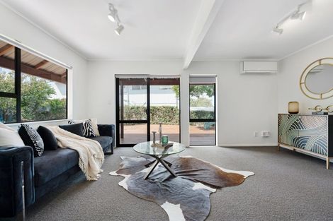 Photo of property in 2/35 Jaemont Avenue, Te Atatu South, Auckland, 0610