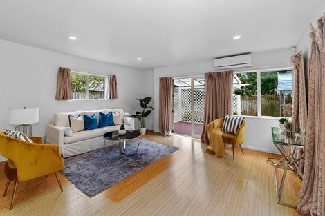 Photo of property in 7 Wattle Street, New Lynn, Auckland, 0600