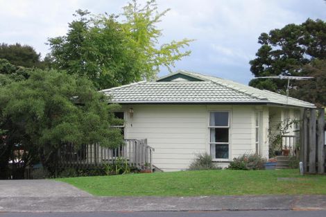 Photo of property in 20 Prior Place, Glendene, Auckland, 0602