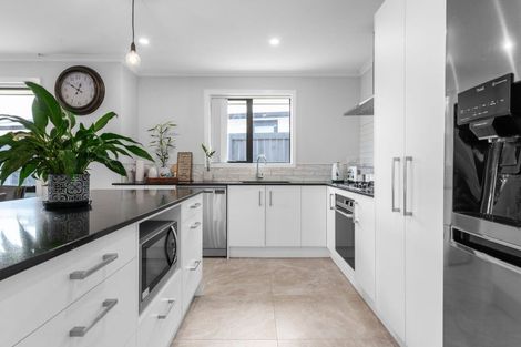 Photo of property in 32 Oralee Terrace, Peacocke, Hamilton, 3206