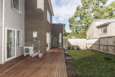 Photo of property in 25 Sunshine Boulevard, Sunnyvale, Auckland, 0612