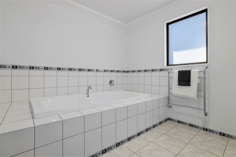 Photo of property in 15 Thurlestone Place, Burnside, Christchurch, 8053