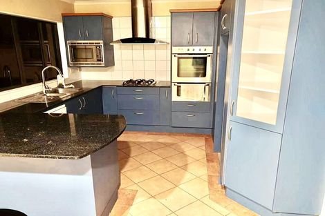 Photo of property in 8 Canonbie Place, East Tamaki Heights, Auckland, 2016