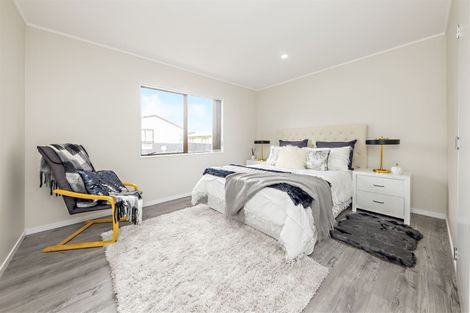 Photo of property in 2/4 Maplesden Drive, Clendon Park, Auckland, 2103