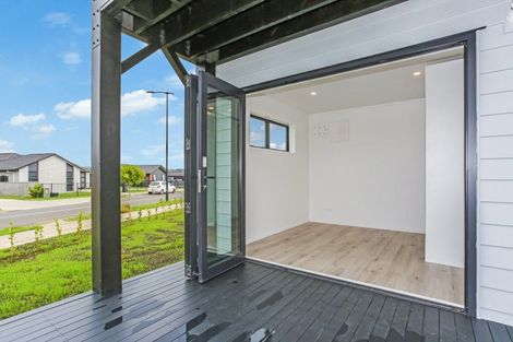 Photo of property in 16 Tahuna Minhinnick Drive, Glenbrook, 2681