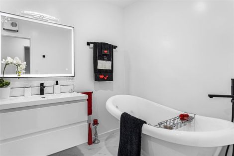 Photo of property in 3 Freeville Place, New Brighton, Christchurch, 8083