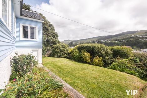 Photo of property in 18 Hinau Street, Tawa, Wellington, 5028