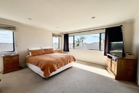 Photo of property in 6 Bellshill Close, Wattle Downs, Auckland, 2103