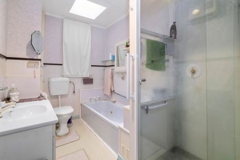 Photo of property in 27 Robertson Street, Glenholme, Rotorua, 3010