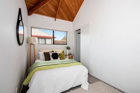 Photo of property in 1/6 Glucina Avenue, West Harbour, Auckland, 0618