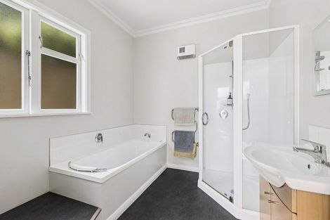 Photo of property in 9 Kellsmere Crescent, Island Bay, Wellington, 6023