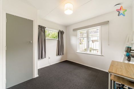 Photo of property in 35 Lees Grove, Wainuiomata, Lower Hutt, 5014