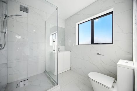 Photo of property in 43a Fitzherbert Avenue, West Harbour, Auckland, 0618