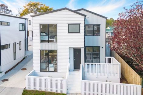 Photo of property in 7a Buisson Glade, West Harbour, Auckland, 0618