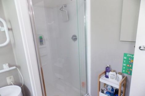 Photo of property in 38 Catherine Crescent, Paparangi, Wellington, 6037