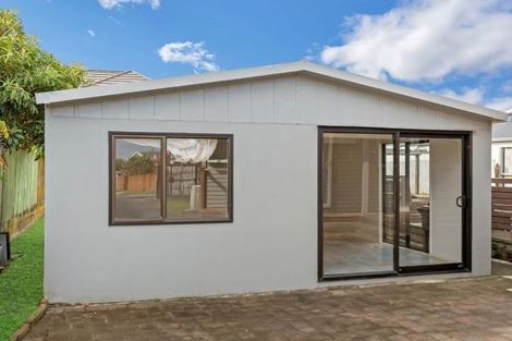 Photo of property in 54 Edgewater Drive, Pakuranga, Auckland, 2010