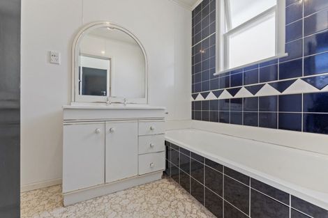 Photo of property in 12 Chester Crescent, West End, Palmerston North, 4410