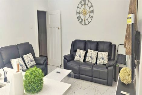 Photo of property in 118a Hutchinson Avenue, New Lynn, Auckland, 0600