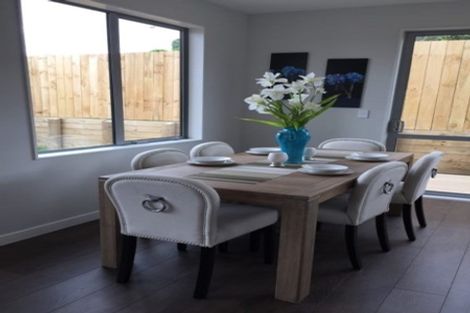 Photo of property in 615 Glenfield Road, Totara Vale, Auckland, 0629