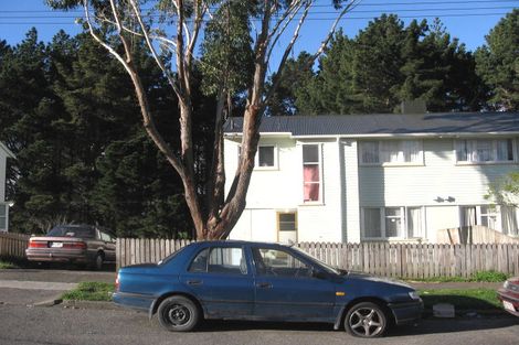 Photo of property in 19-19a Worcester Place, Cannons Creek, Porirua, 5024