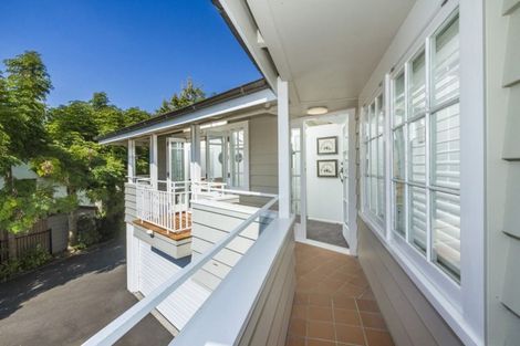 Photo of property in 16 Tiri Road, Milford, Auckland, 0620
