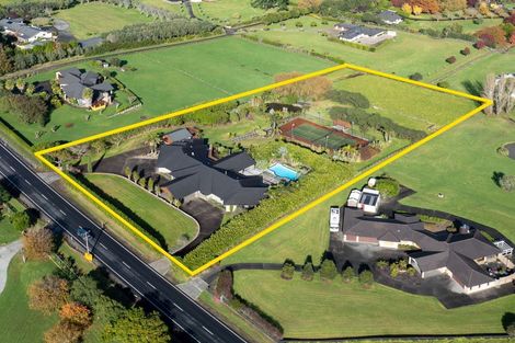 Photo of property in 305 Old North Road, Kumeu, 0892